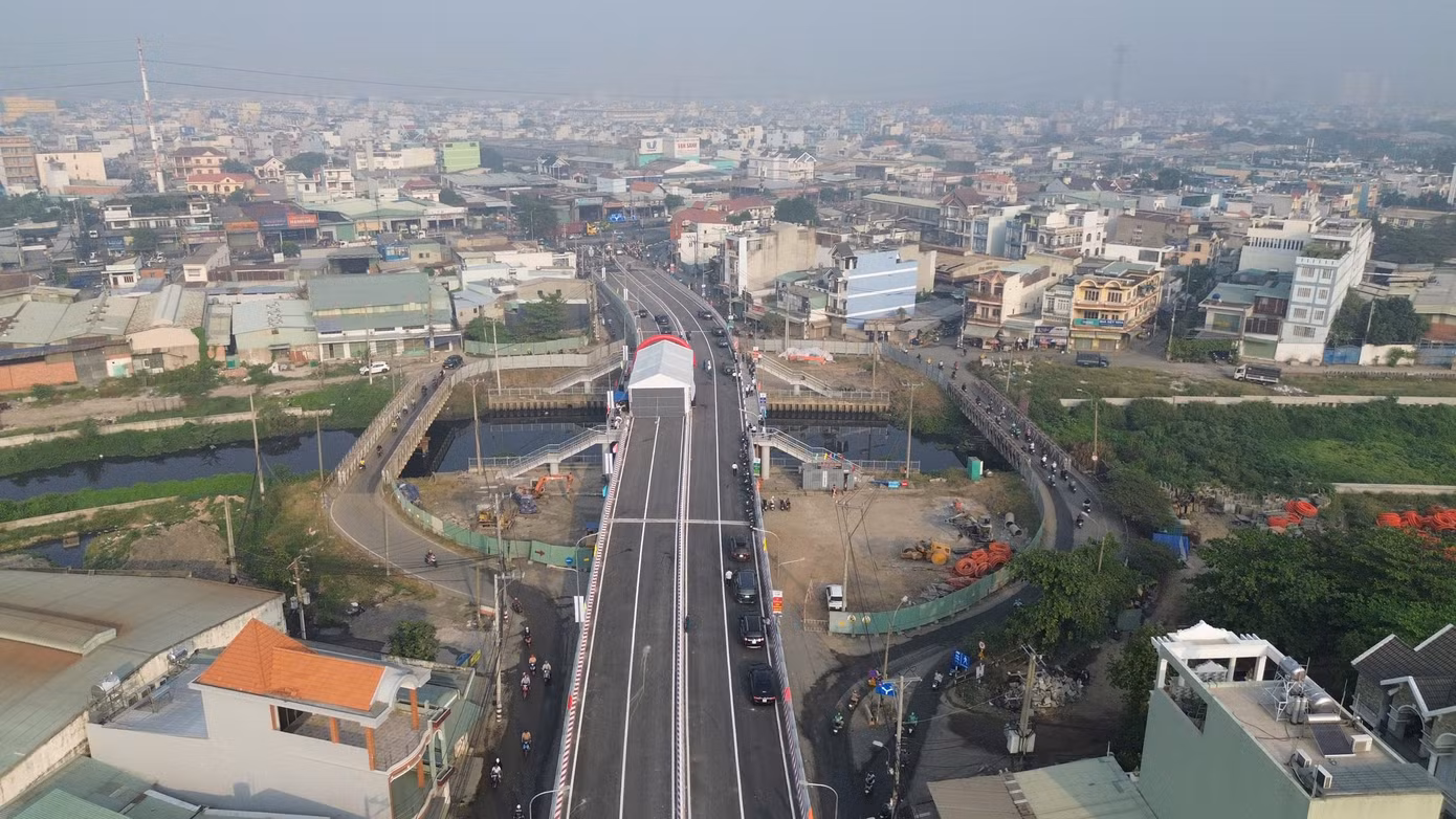 Cầu Tân Kỳ - Tân Quý nhìn từ trên cao.