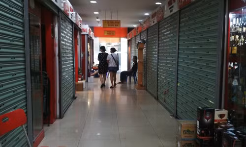 Vì sao chợ hạng sang cả ngày không có khách? ảnh 2