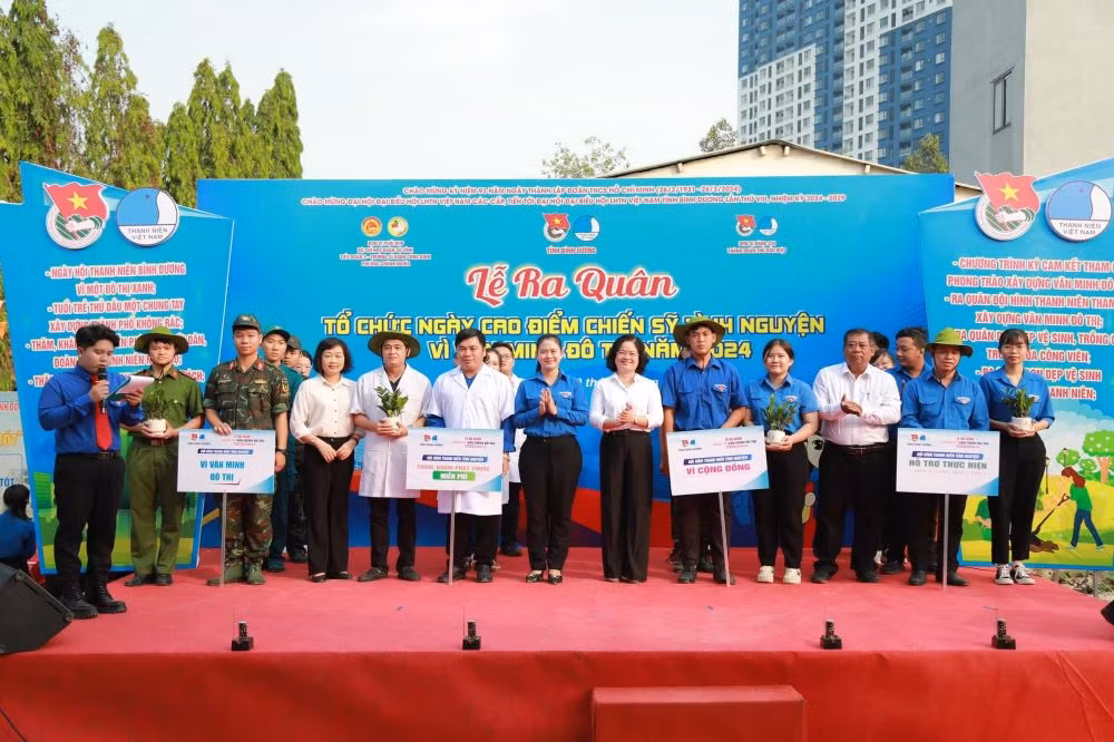 Sáng 9/3, tại công viên khu phố 3 (phường Chánh Nghĩa, thành phố Thủ Dầu Một, tỉnh Bình Dương) Thành Đoàn Thủ Dầu Một đã đăng cai tổ chức lễ xuất quân ngày cao điểm “Chiến sĩ tình nguyện vì văn minh đô thị” năm 2024.