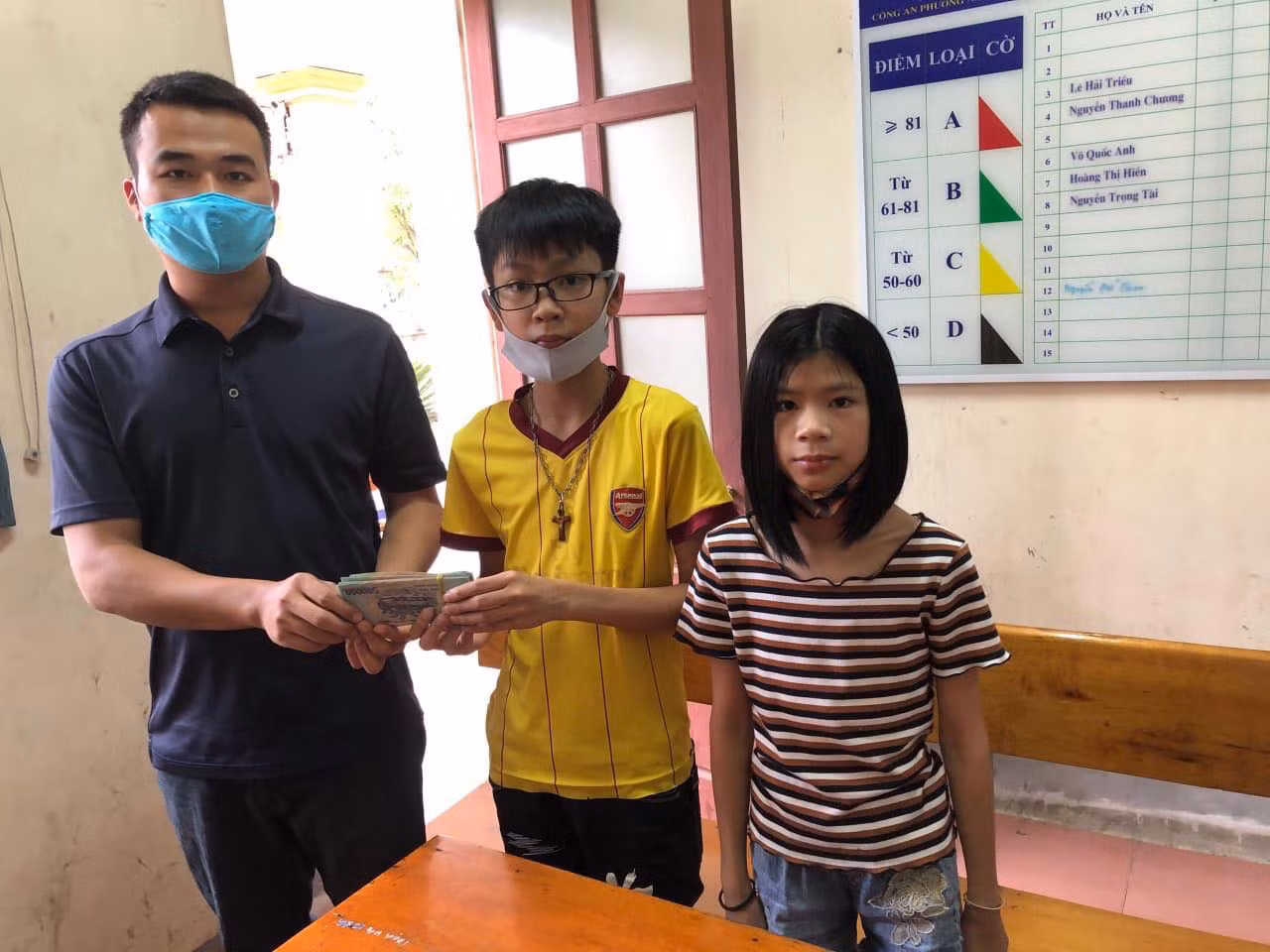 Học sinh lớp 7 nhặt được 50 triệu đồng trả lại người đánh rơi ảnh 1
