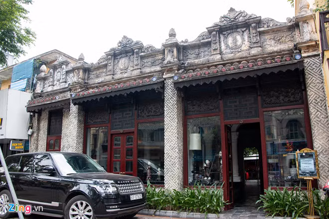 Cửa hàng Khaisilk tháo biển hiệu, lặng lẽ tu sửa bên trong ảnh 3