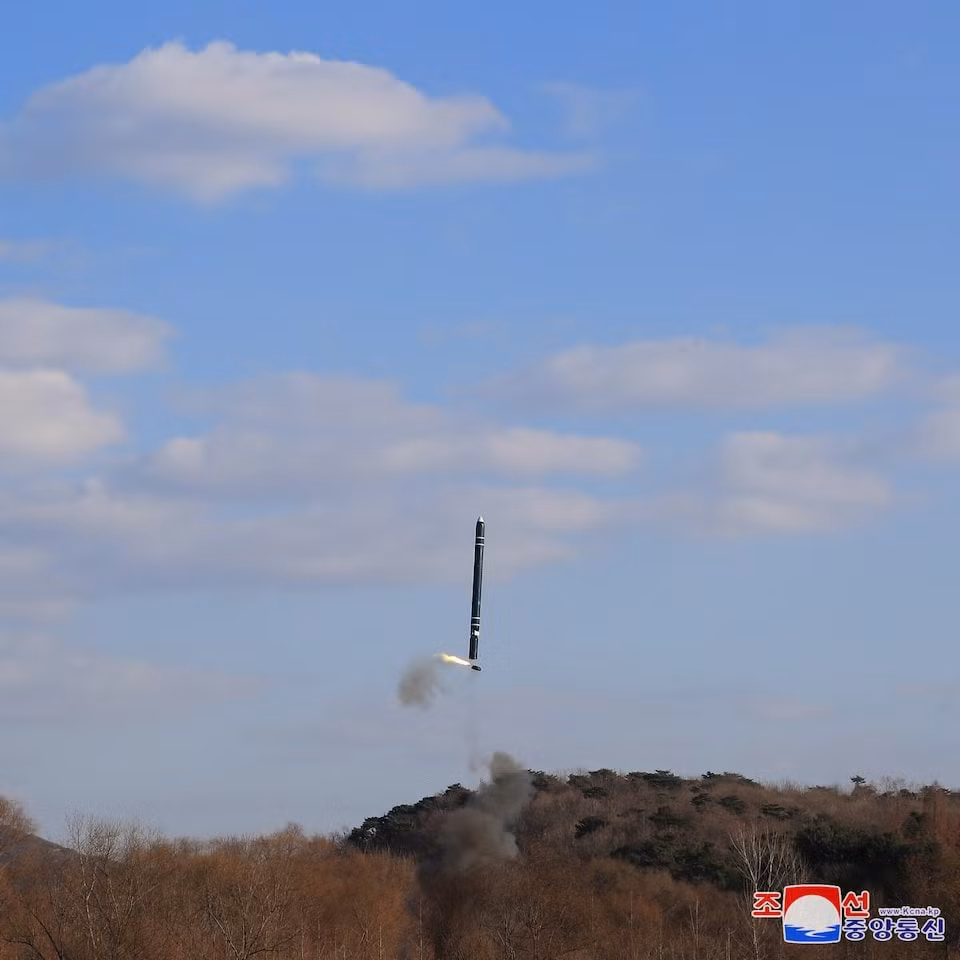 Hình ảnh tên lửa được phóng đi trong vụ thử mới nhất của Triều Tiên. (Ảnh: KCNA)