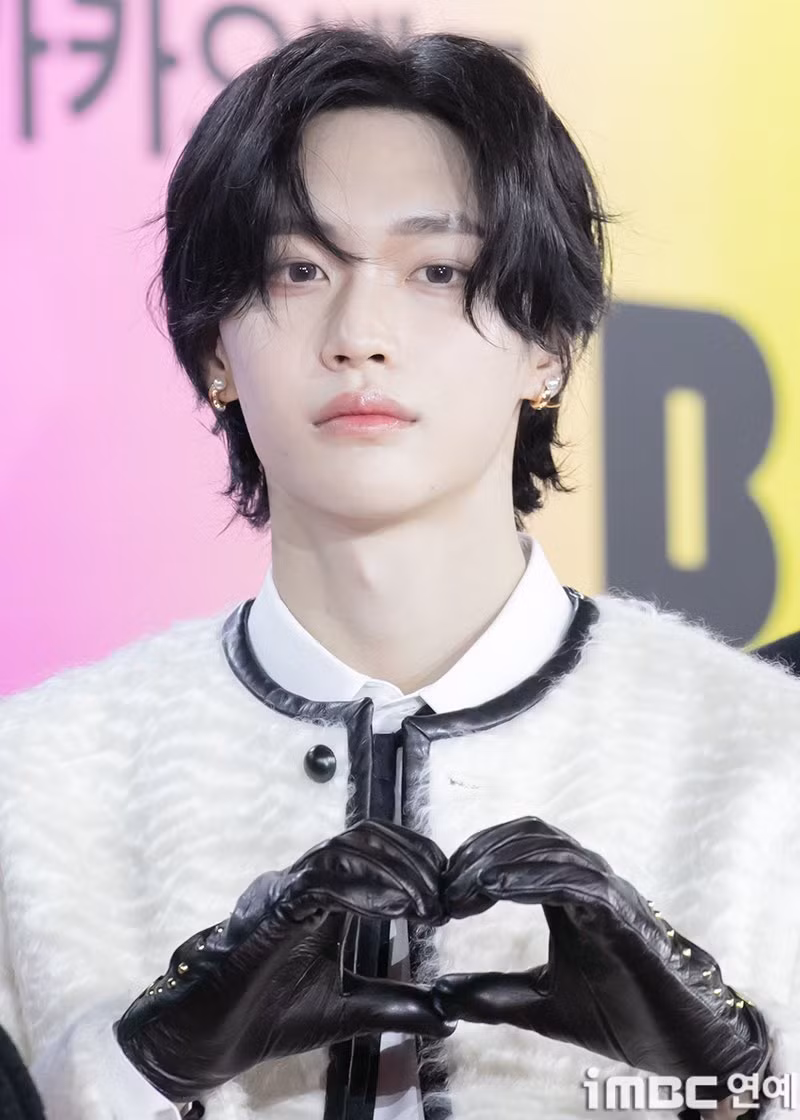 Anton và Wonbin đang "dắt tay nhau" leo hạng trên top đầu của thanh tìm kiếm trên nhiều nền tảng tại Hàn Quốc vì nhan sắc, khí chất tựa như hoàng tử xé truyện bước ra.
