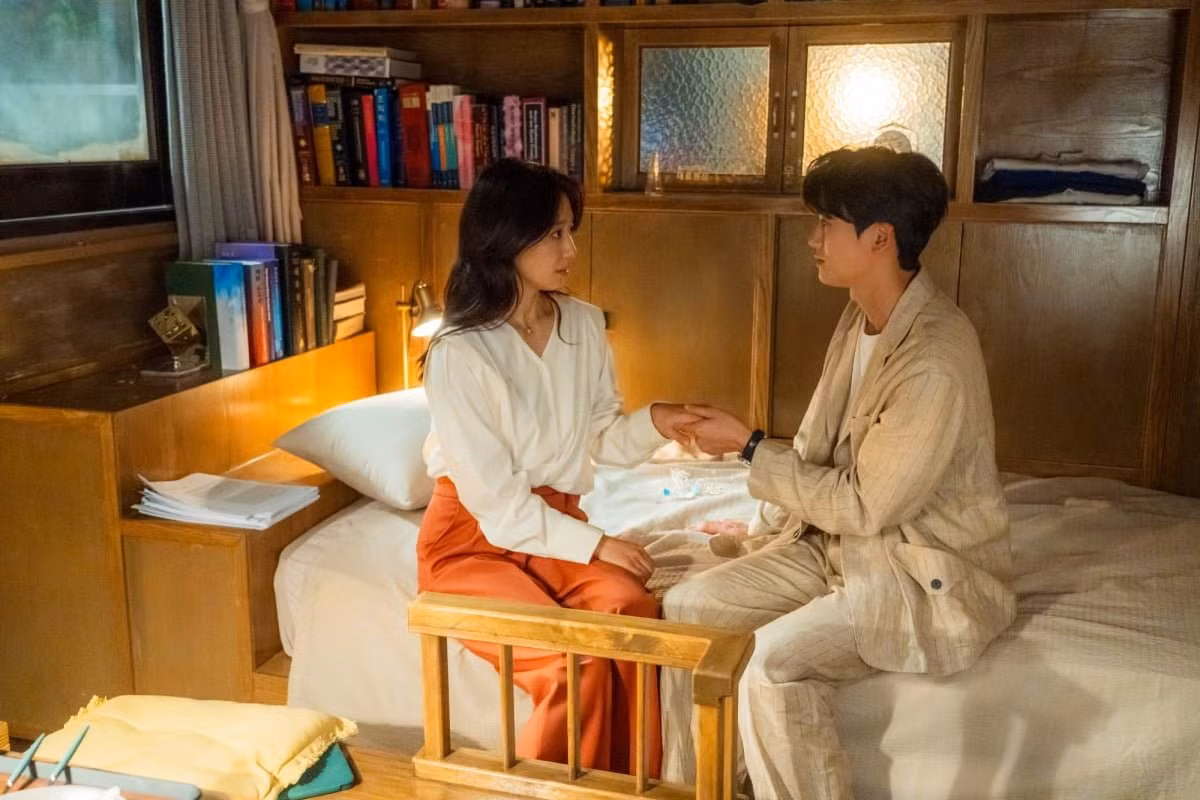 Jung Woo lúc này nắm tay Ha Neul rồi và liệu cô có đồng ý không?