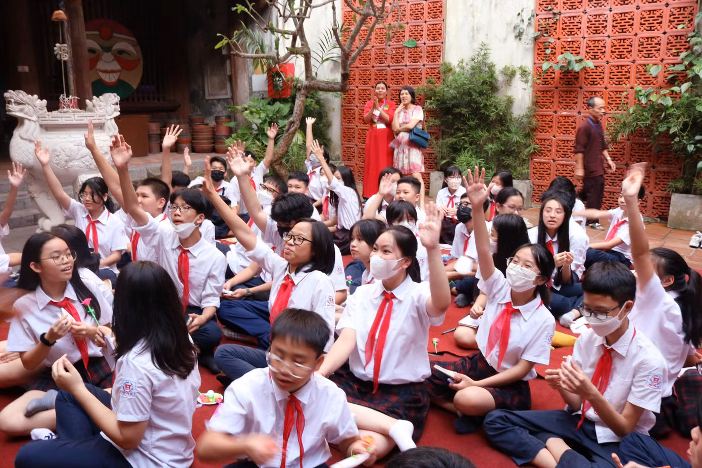 Khi câu hỏi "trúng tủ" là một rừng tay giơ mong muốn là người được chọn, đáp đúng, ring quà!