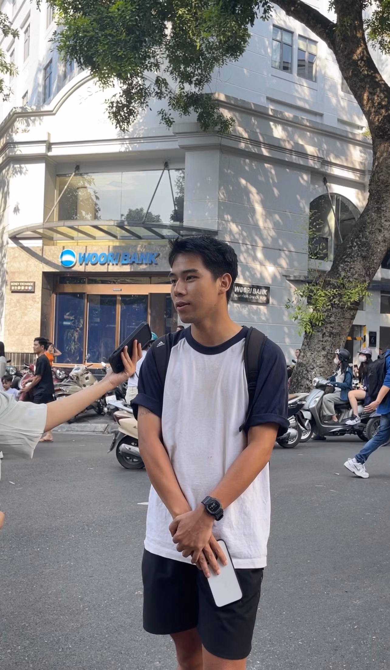 Anh Sáng khá bất ngờ vì không nghĩ hôm nay có đông các bạn trẻ như thế.