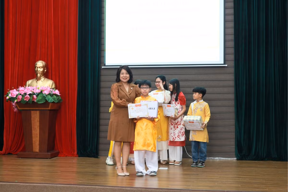 Minh Hoàng lớp 4H chiến thắng đầy thuyết phục trong hội thi hùng biện.