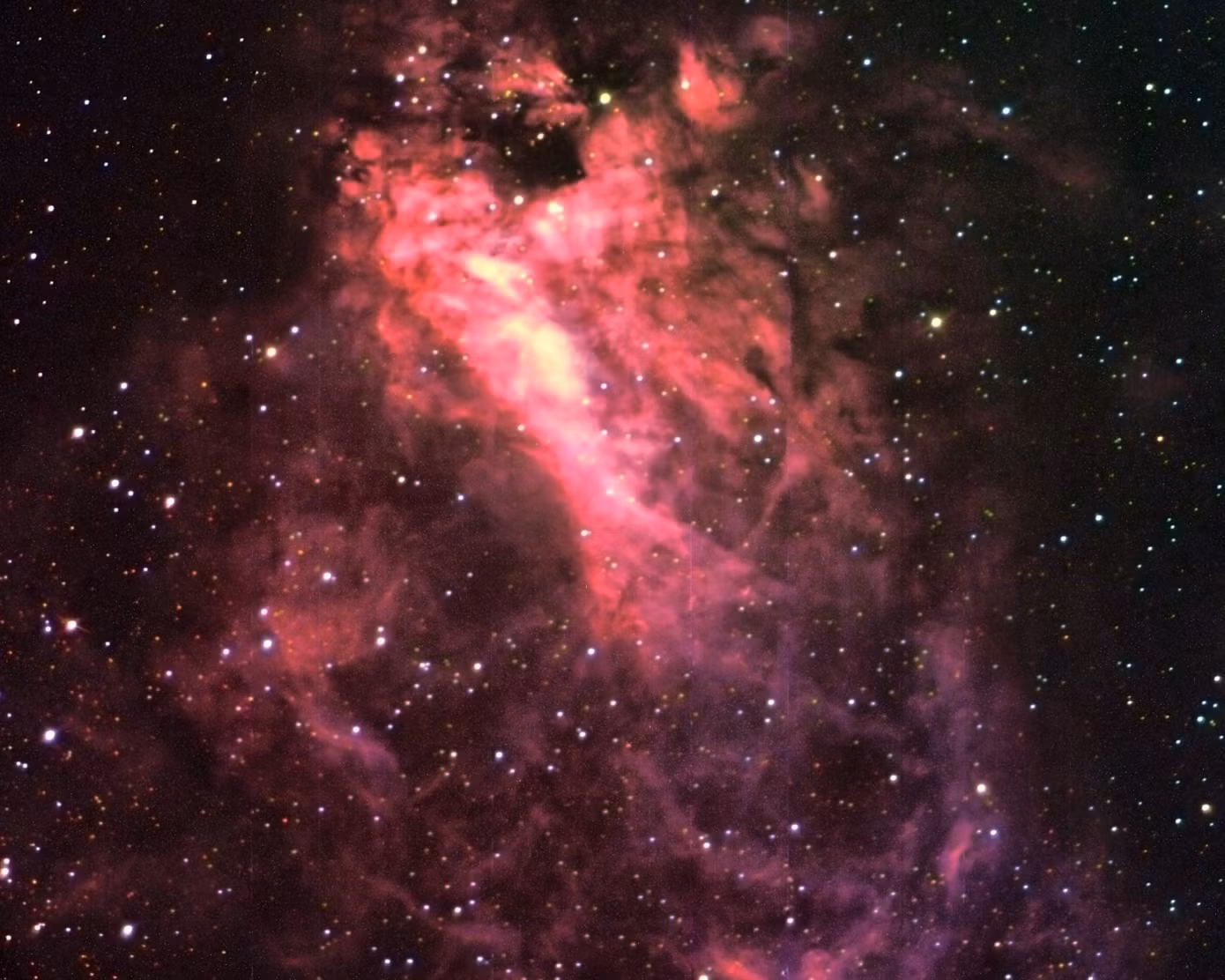 Tinh vân Ô-mê-ga (M17 hoặc NGC6618) là một vùng mây phân tử khí hydro II trong chòm sao cung thủ. Ảnh chụp từ Đài Thiên văn Nha Trang.