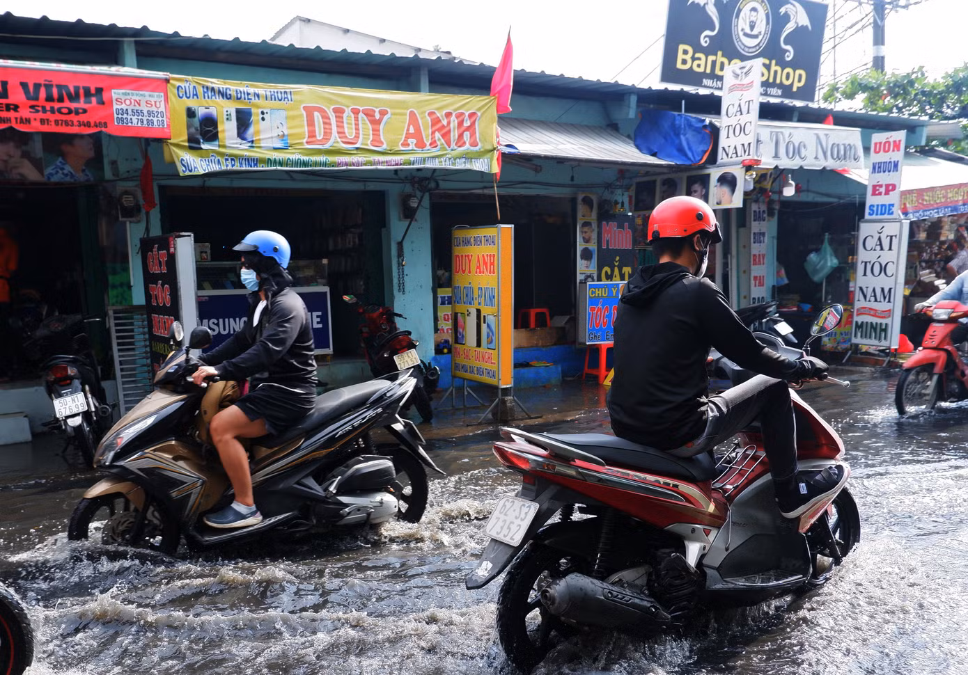 Theo các chuyên gia khí tượng, việc TPHCM có mưa vào thời điểm cuối năm là bởi mưa trái mùa.