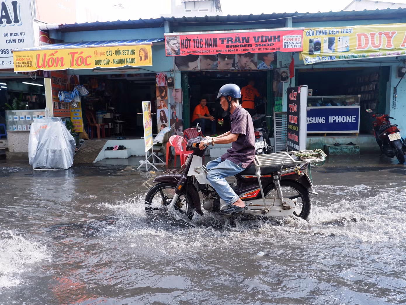 Đài Khí tượng Thủy văn Nam bộ dự báo, thời tiết TPHCM hôm nay (28/12) có mây, ngày nắng, chiều tối và đêm có mưa rào và dông vài nơi.