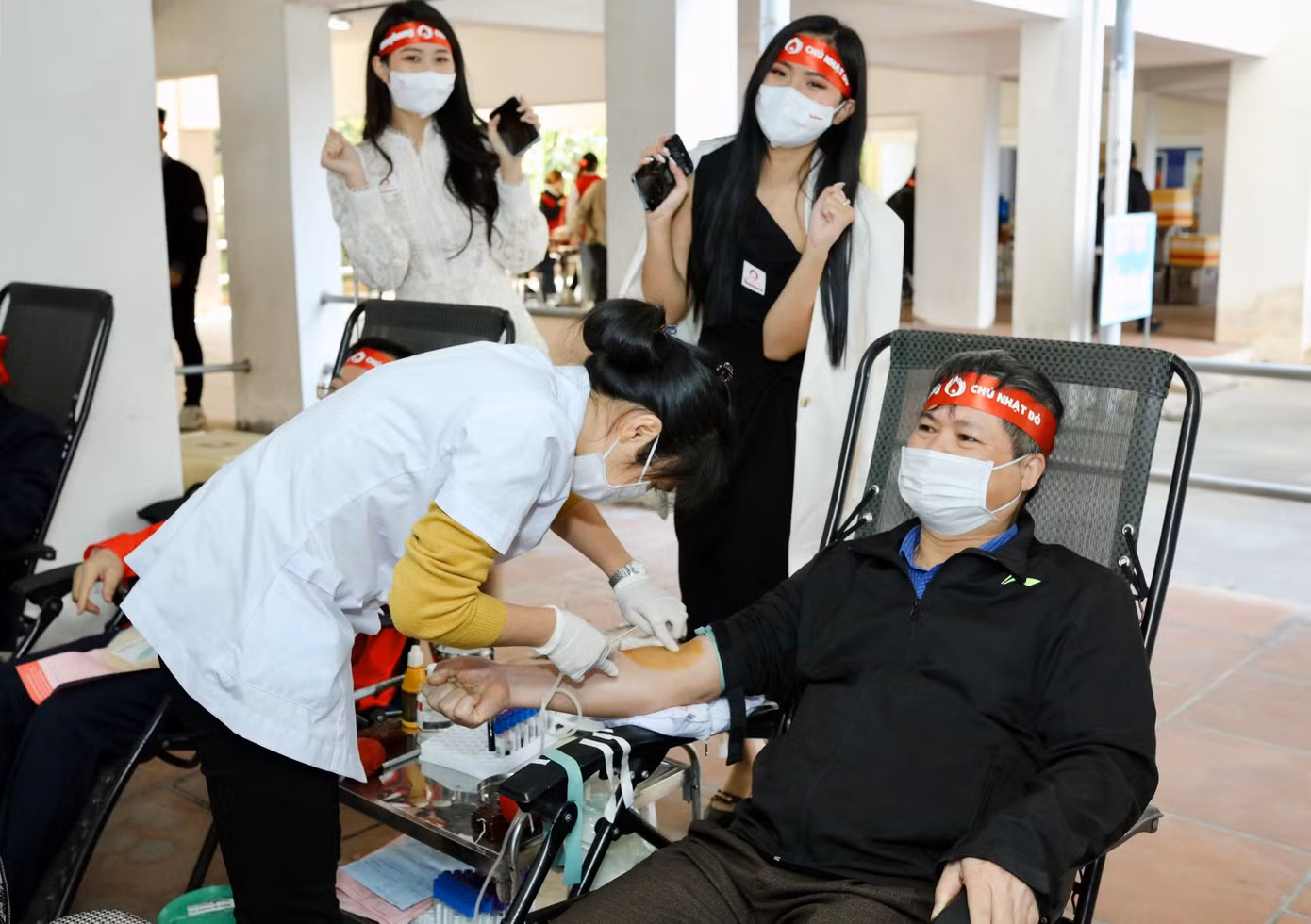 PGS.TS Trần Thanh Vân hiến máu tại chương trình
