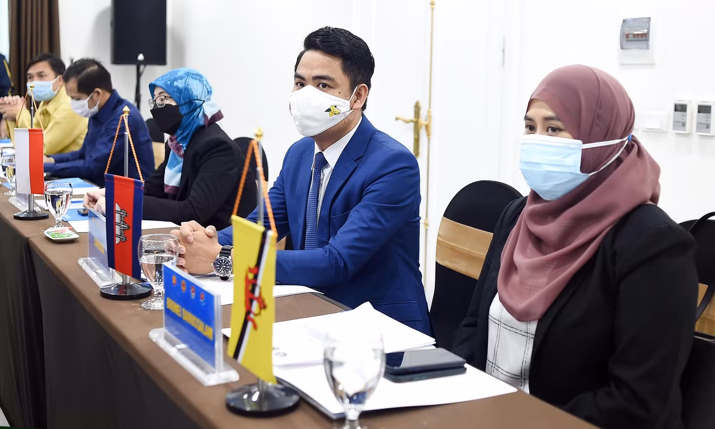 Các nhà ngoại giao trẻ tại chương trình. Ảnh: Xuân Tùng