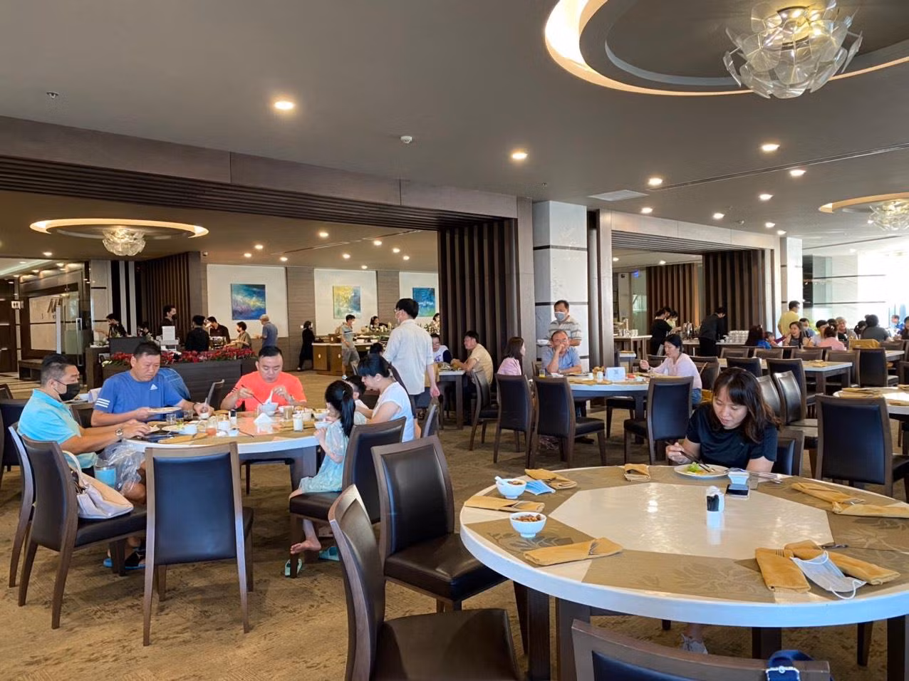 Các khách sạn 4-5 sao đều rơi vào tình trạng "cháy phòng".