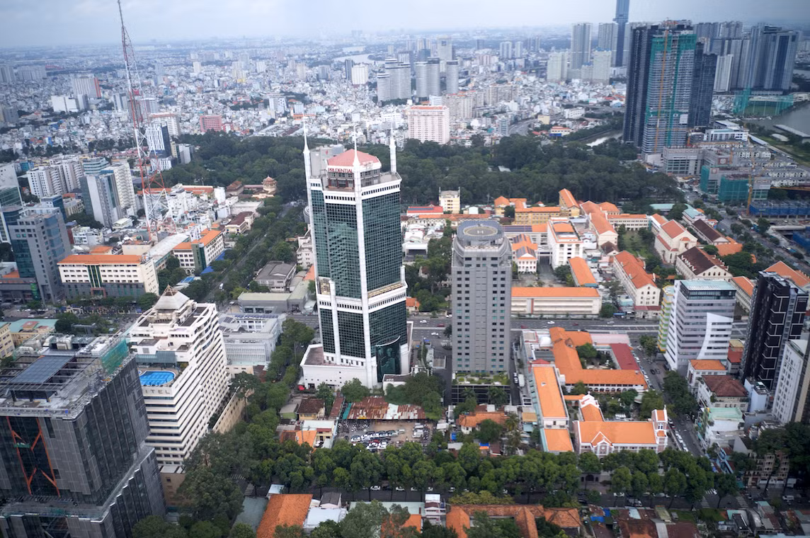 Trước đó, Thanh tra Chính phủ đã có kết luận về sai phạm tại dự án bất động sản ở số 33 Nguyễn Du và 34-36-42 Chu Mạnh Trinh và khiếu nại của các hộ dân liên quan đến dự án trên. Theo kết luận thanh tra, Vinafood 2 từng nhiều lần đề xuất với các cơ quan quản lý, bày tỏ việc muốn tự triển khai các dự án cao ốc văn phòng và nhà ở cao tầng tại khu đất này. Tuy nhiên, do khả năng tài chính yếu kém, suốt nhiều năm, Vinafood 2 vẫn không thể triển khai được dự án.