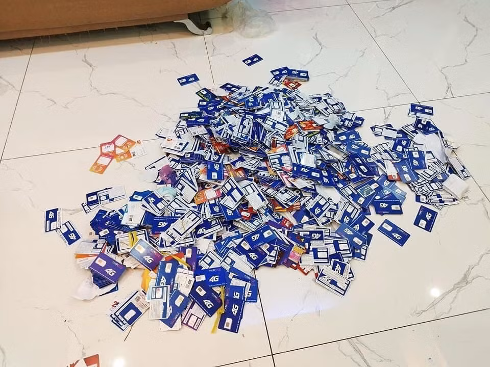 Hàng ngàn sim điện thoại được các đối tượng dùng để lừa đảo.