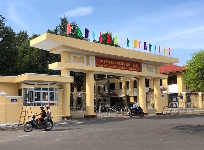 Kết luận kiểm tra của đoàn công tác kiến nghị Ủy ban Kiểm tra Trung ương, Ban Bí thư kỷ luật 14 cán bộ cấp cao của tỉnh Bình Thuận, trong đó có các nguyên lãnh đạo tỉnh và lãnh đạo tỉnh đương nhiệm.