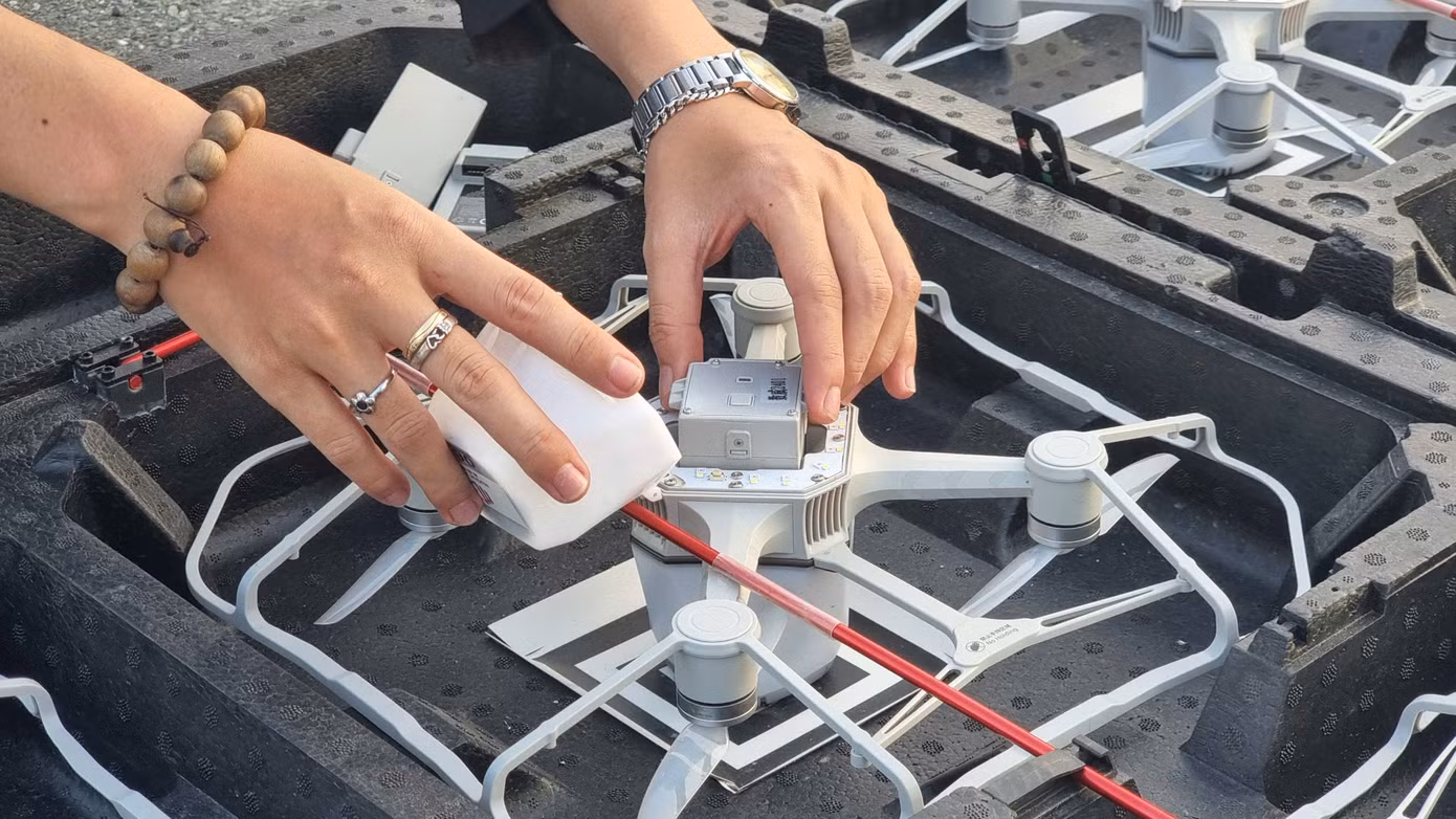 Đến chiều 28/4, các công tác chuẩn bị đang được gấp rút hoàn thiện cho màn tổng duyệt. Ảnh: Phạm Duy