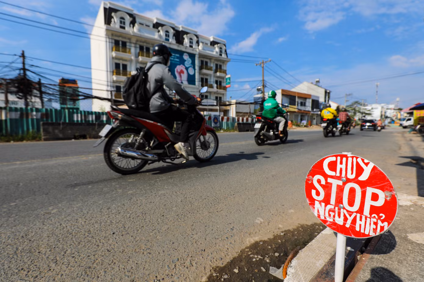 Đại diện Ban giao thông cho biết thêm, các đơn vị liên quan đang nghiên cứu tách một phần dự án nâng cấp đường Lương Định Của nhập vào dự án nút giao An Phú để đảm bảo tính đồng bộ, hoàn thiện những phần đã có mặt bằng.
