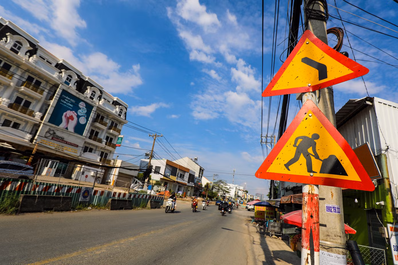 Ban giao thông cam kết, nếu kịp tiến độ bàn giao mặt bằng, dự án nâng cấp đường Lương Định Của trong năm nay sẽ cố gắng hoàn thành đoạn từ khúc giao đường Nguyễn Hoàng đến vòng xoay Lương Định Của - Trần Não và hoàn thành toàn bộ vào 2025.