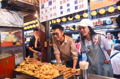 Thư Kỳ - Tạ Đình Phong xắn tay áo… làm nông dân ảnh 5