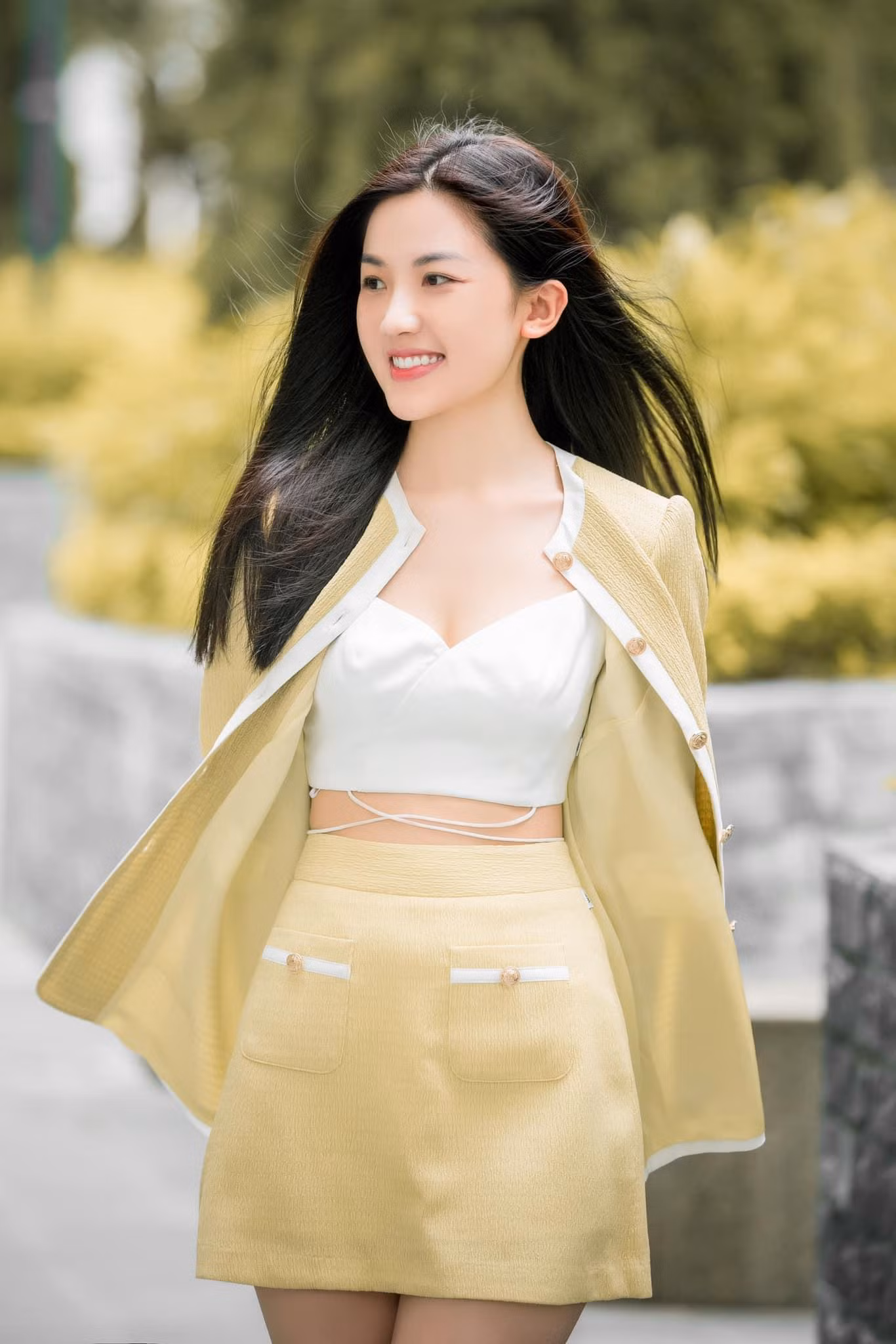 Thời gian gần đây, nữ diễn viên bắt đầu theo đuổi hình ảnh gợi cảm hơn, nhưng không quá sexy.