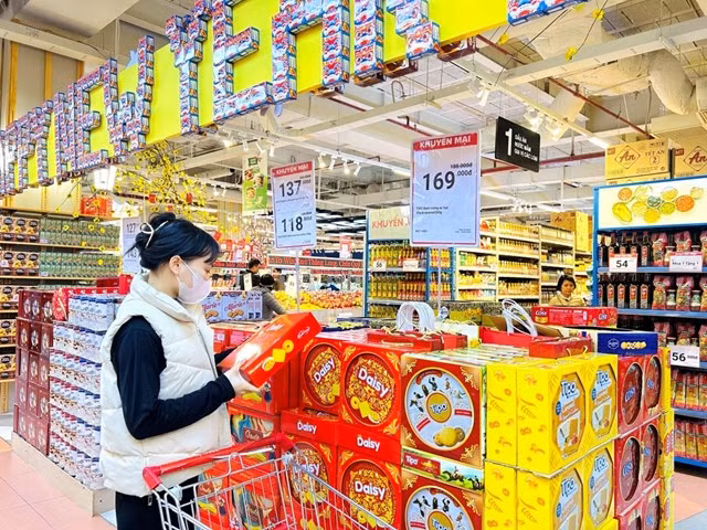 Dự báo năm nay người tiêu dùng có xu hướng lựa chọn bộ quà thiết thực và chi phí hợp lý. Dự báo năm nay người tiêu dùng có xu hướng lựa chọn bộ quà thiết thực và chi phí hợp lý.