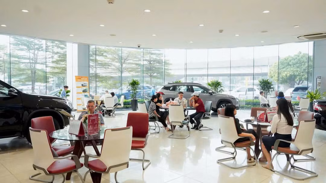 Lượng khách xem, đặt mua xe của các đại lý liên tục tăng mạnh.