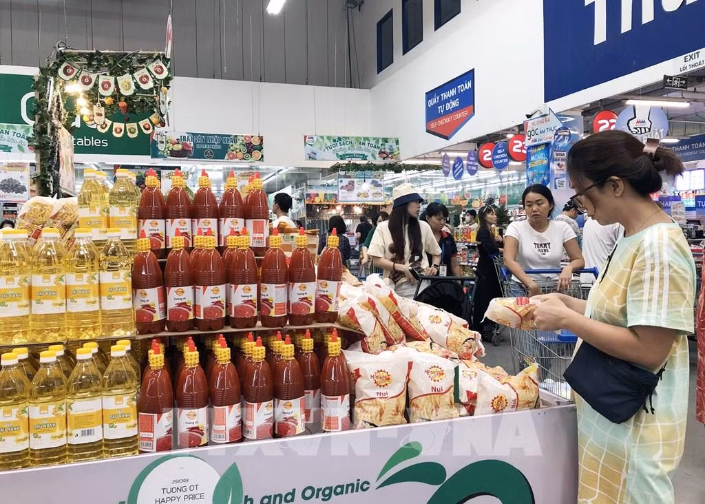 Bộ trưởng Bộ Công Thương yêu cầu không để xảy ra tình trạng thiếu hàng, gián đoạn nguồn hàng gây tăng giá đột biến trong dịp cuối năm và Tết Nguyên đán.