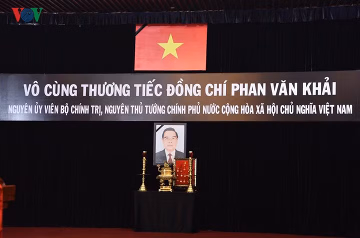 Hơn 100.000 người đã đến viếng nguyên Thủ tướng Phan Văn Khải ảnh 6