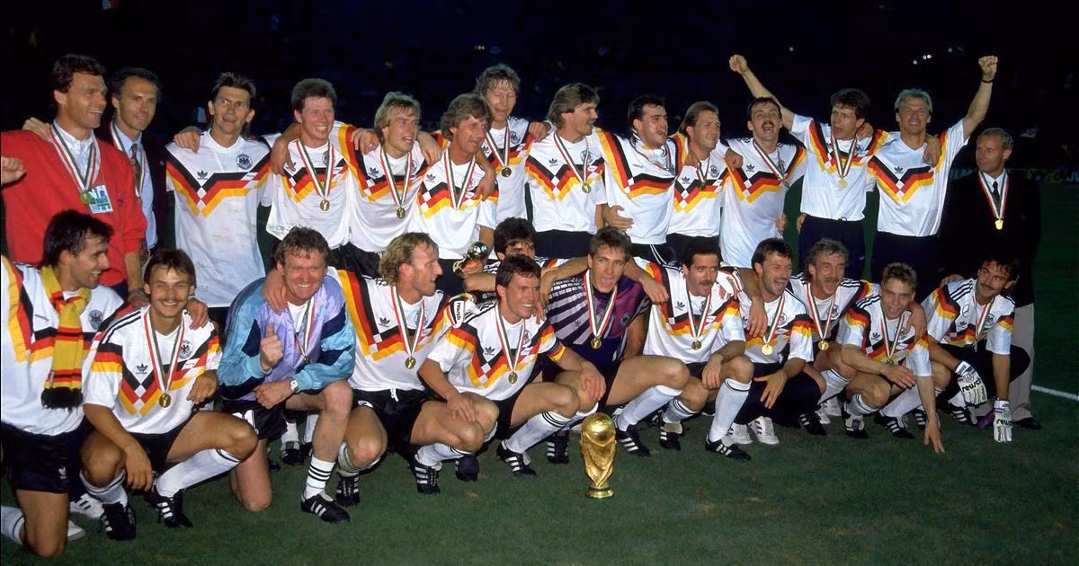 Lịch sử World Cup 1990: Pha 'phun mưa'của Rijkaard phơi bày mối 'thâm thù' Đức - Hà Lan ảnh 1