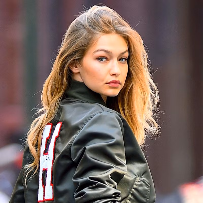 Gigi là con gái của ông trùm bất động sản Mohamed Hadid. Cô là một trong những người mẫu trẻ nhất góp mặt trong danh sách.