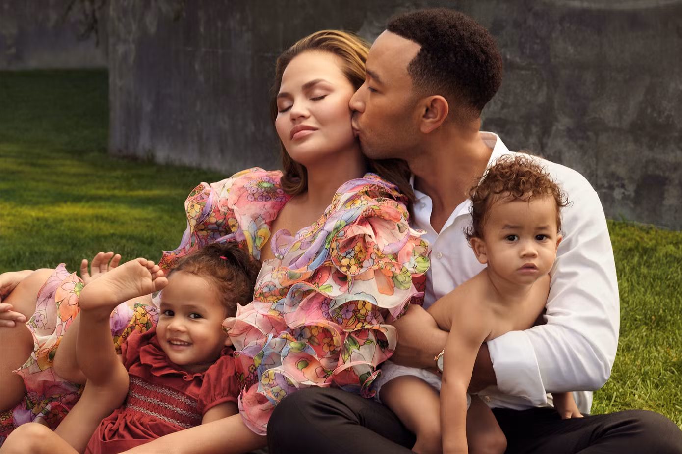 Chrissy có một cuộc hôn nhân viên mãn với nhạc sĩ John Legend và có hai người con, một trai một gái.