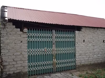 Nhà của Vũ Bài viết: http://news.zing.vn/Thon-nu-phat-dien-sau-khi-bi-huy-hon-post364149.html#home_cate.tinmoi Nguồn Zing News 