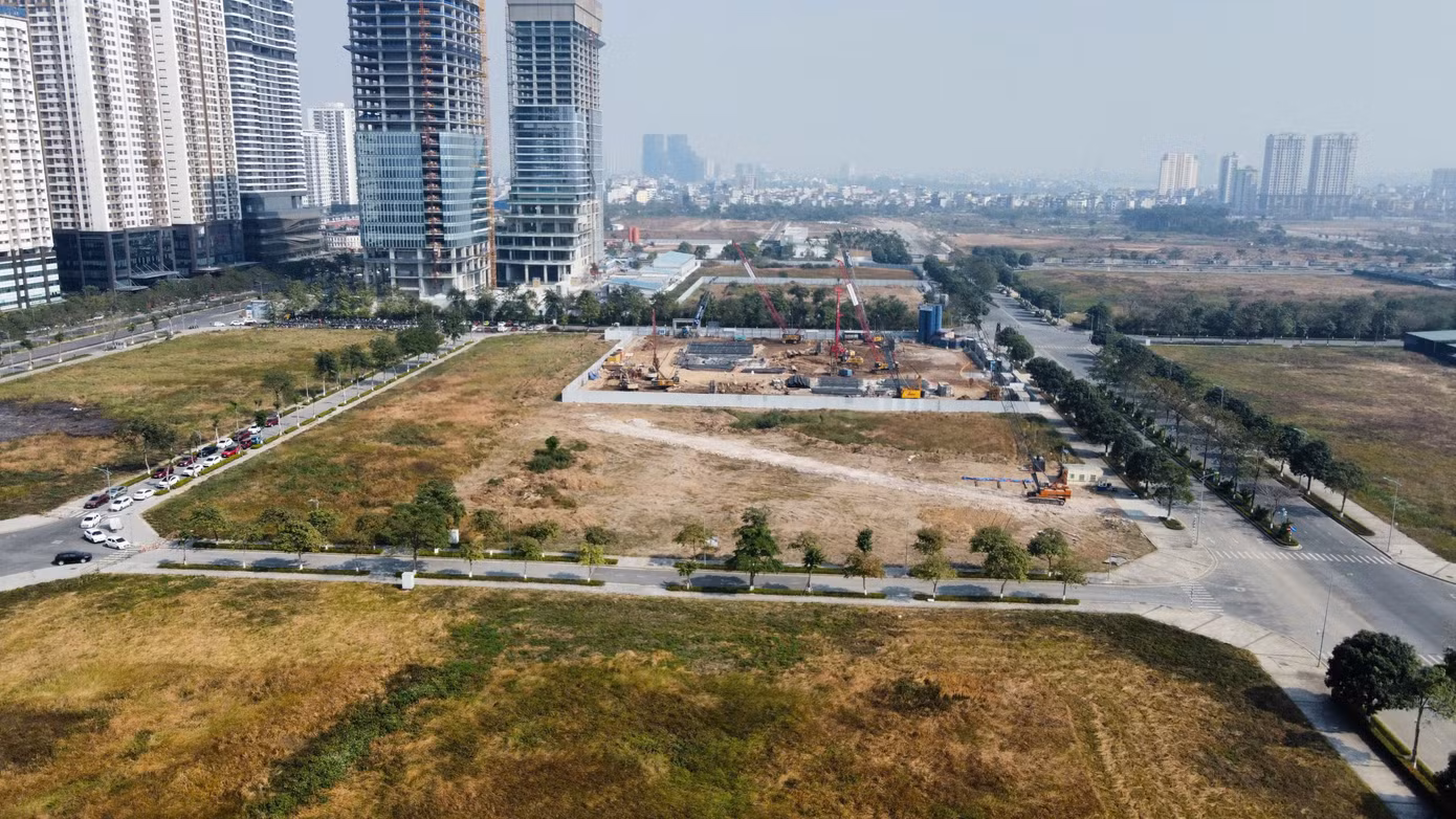 Năm 2023, Công ty THT cũng chuyển nhượng cho Tập đoàn Công nghệ CMC (HOSE: CMG) vị trí B2CC3 – ô đất hơn 1.1 ha phục vụ cho dự án tổ hợp không gian sáng tạo CMC (CMC Creative Space Hà Nội). Dự án có tổng vốn đầu tư khoảng 1.789 tỷ đồng.