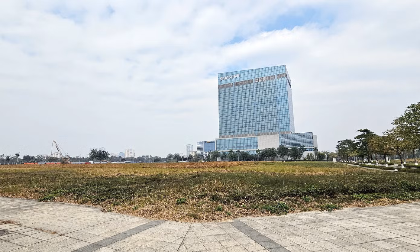 Theo đó, Hà Nội sẽ cho VIESTA thuê hơn 15,000m2 để tiếp tục thực hiện dự án B1CC4 theo hình thức trả tiền thuê đất hàng năm, có thời hạn đến năm 2062. Giá thuê đất phải nộp được xác định theo bảng giá đất.