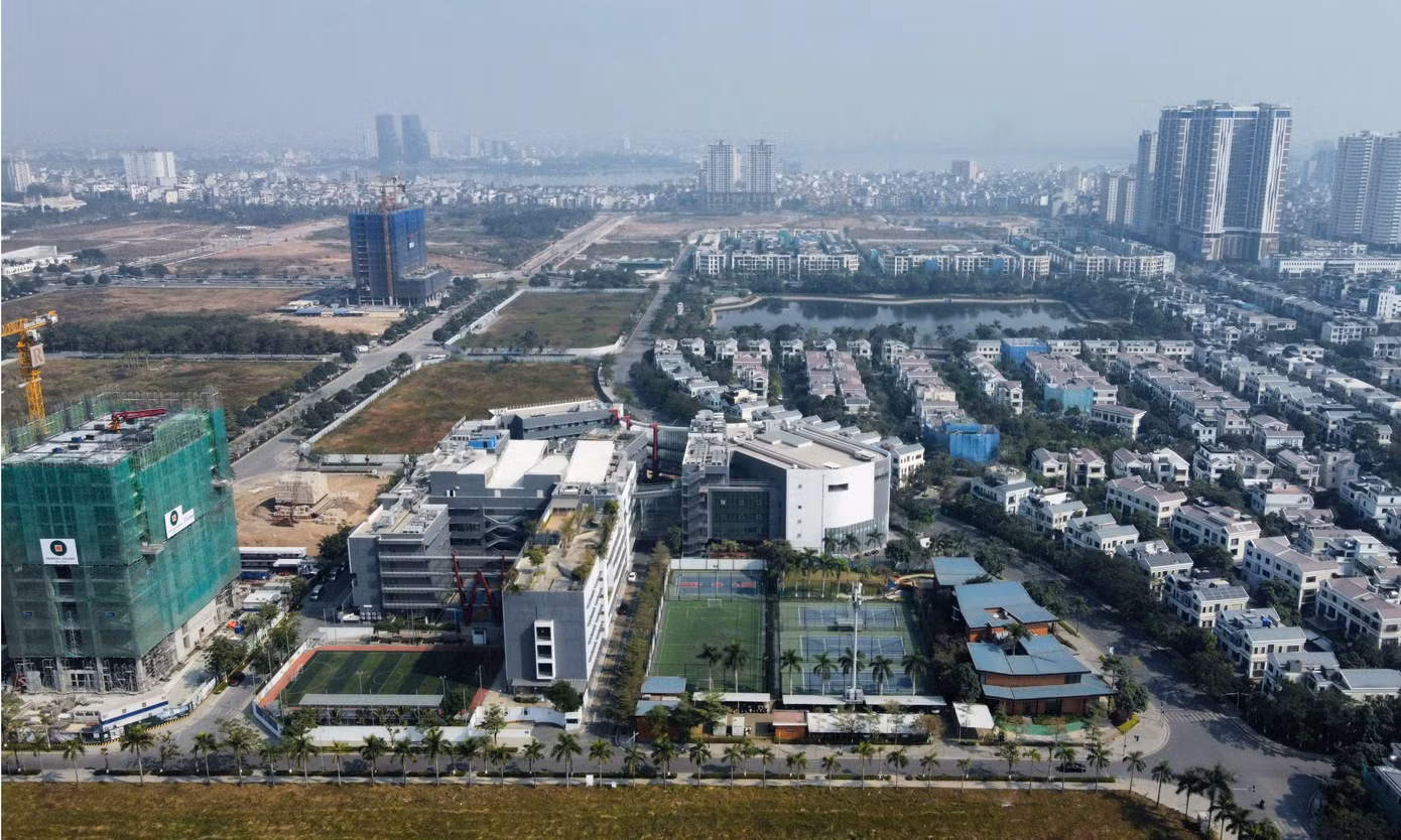 Dự án Khu trung tâm khu đô thị Tây Hồ Tây (tên thương mại Starlake Tây Hồ Tây - PV) có vị trí đắc địa, được xem là khu "đất vàng" của Thủ đô. Dự án được thực hiện trên địa giới hành chính của các phường Xuân La (quận Tây Hồ), Nghĩa Đô (quận Cầu Giấy), Xuân Tảo và Cổ Nhuế 1 (quận Bắc Từ Liêm), TP Hà Nội. Diện tích đất do Công ty TNHH phát triển THT (Công ty THT) thực hiện đầu tư xây dựng khoảng hơn 160ha với tổng vốn đầu tư hơn 1,3 tỷ USD.