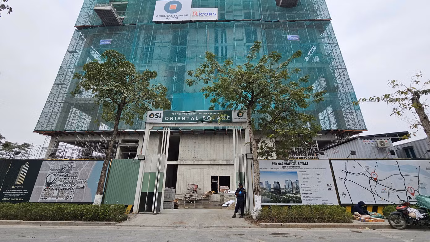 Hay dự án tòa nhà Oriental Square tại ô đất H2CC1 có diện tích gần 4.000m2 do Công ty cổ phần đầu tư xây dựng Đại Nam Tiến làm chủ đầu tư. Đơn vị phát triển dự án là Công ty cổ phần đầu tư quốc tế Đông Thành (OSI Holdings).