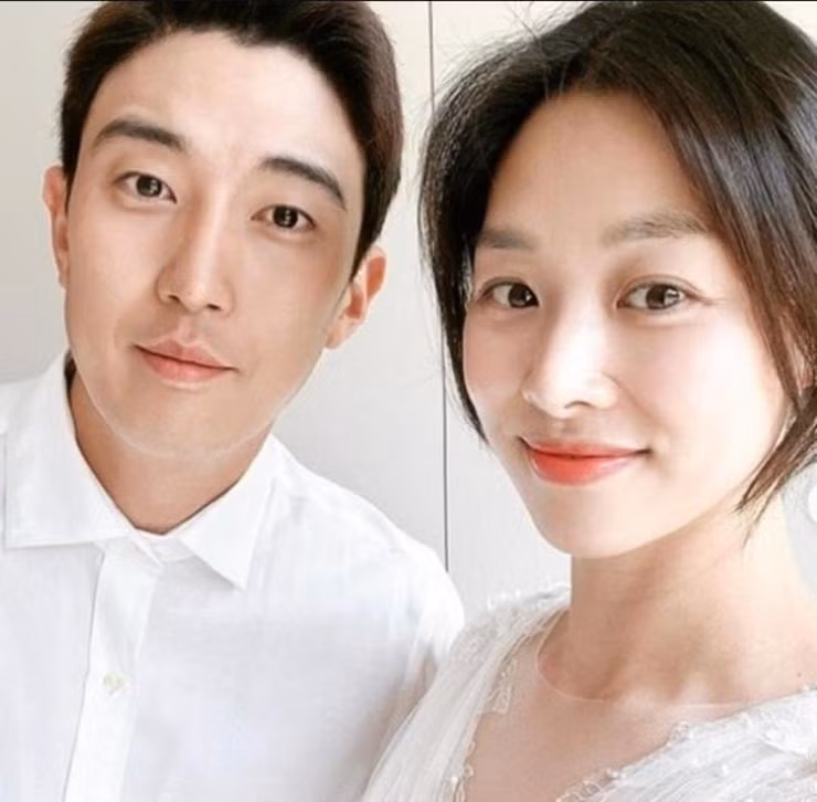 Kang Kyung Joon bị lên án vì ngoại tình.