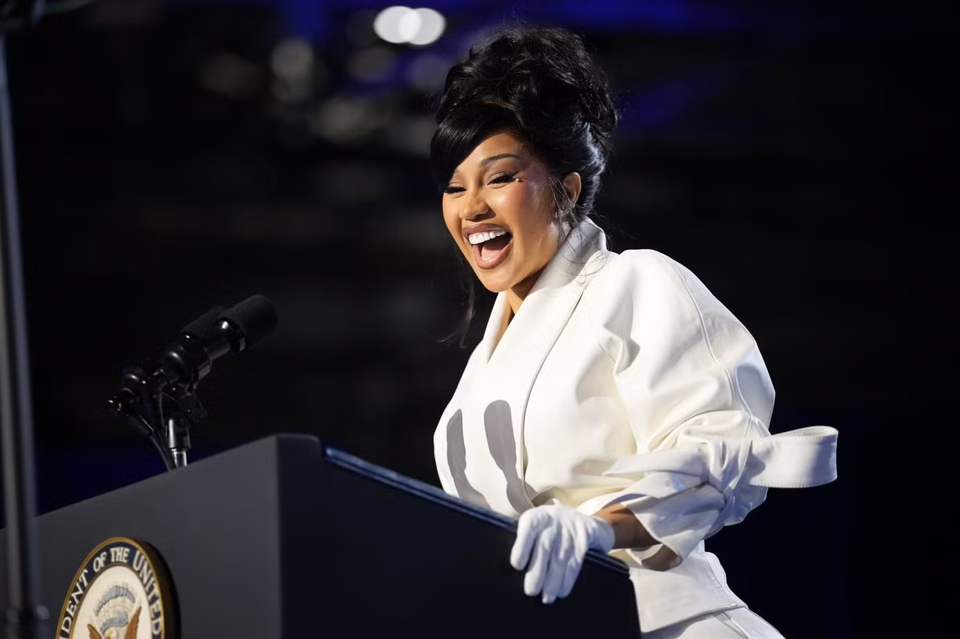 Cardi B được mời phát biểu tại cuộc mít tinh vận động tranh cử của bà Harris vào ngày 1/11. Ảnh: Getty Images.
