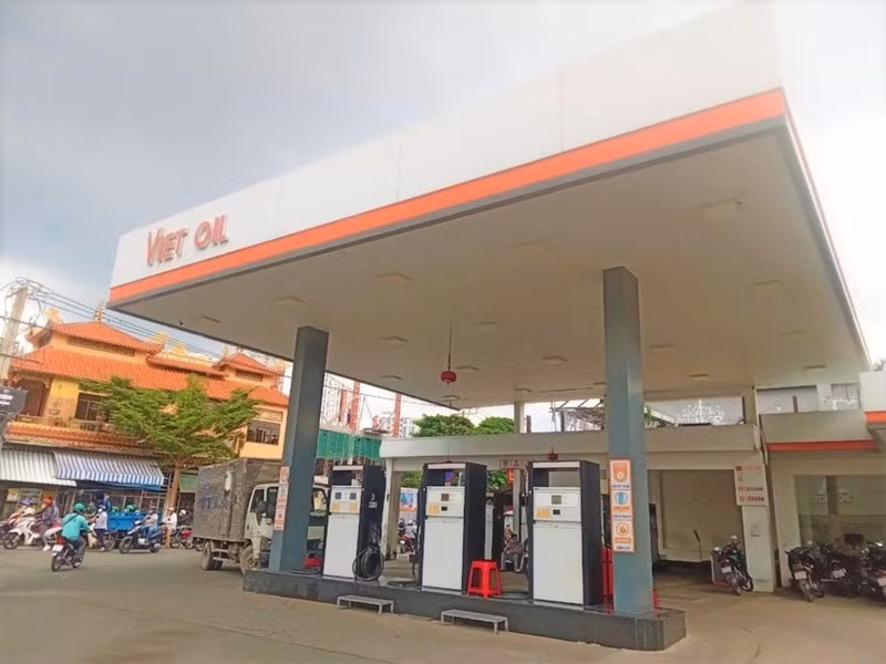 Trên thị trường hiện còn 298 thương nhân phân phối xăng dầu.