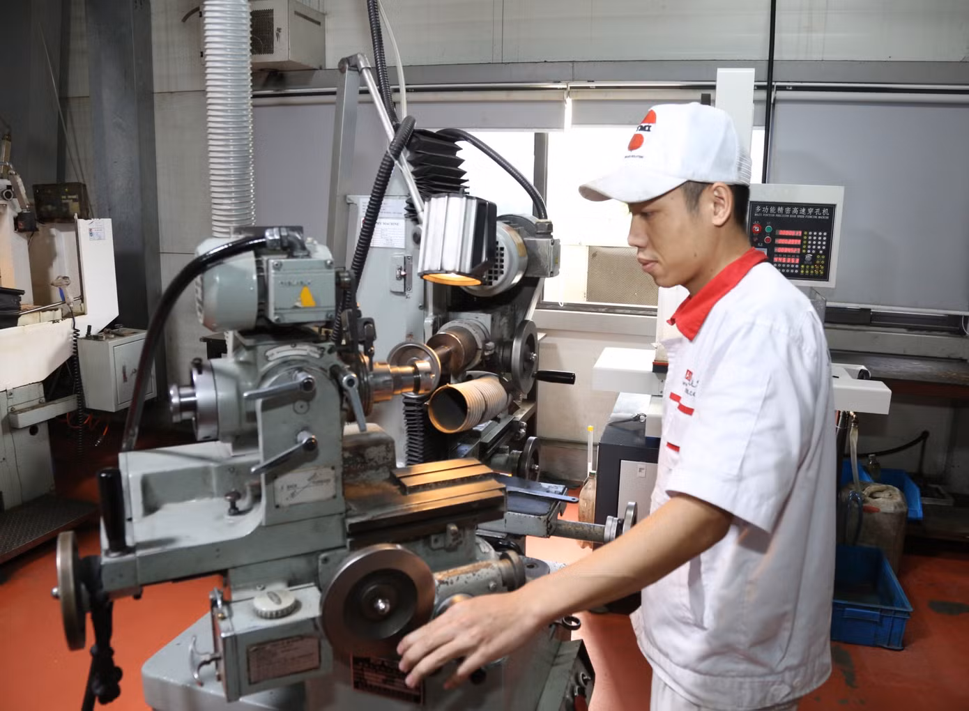 Để thâm nhập vào sâu hơn chuỗi cung ứng, các doanh nghiệp phải đầu tư nâng cao giá trị của mình. Ảnh: Nguyễn Bằng