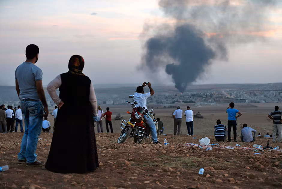 Khói đạn mịt mù gần biên giới Syria - Thổ Nhĩ Kỳ ảnh 14