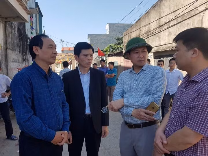 Xe khách tông xe con, 8 người thương vong ảnh 4