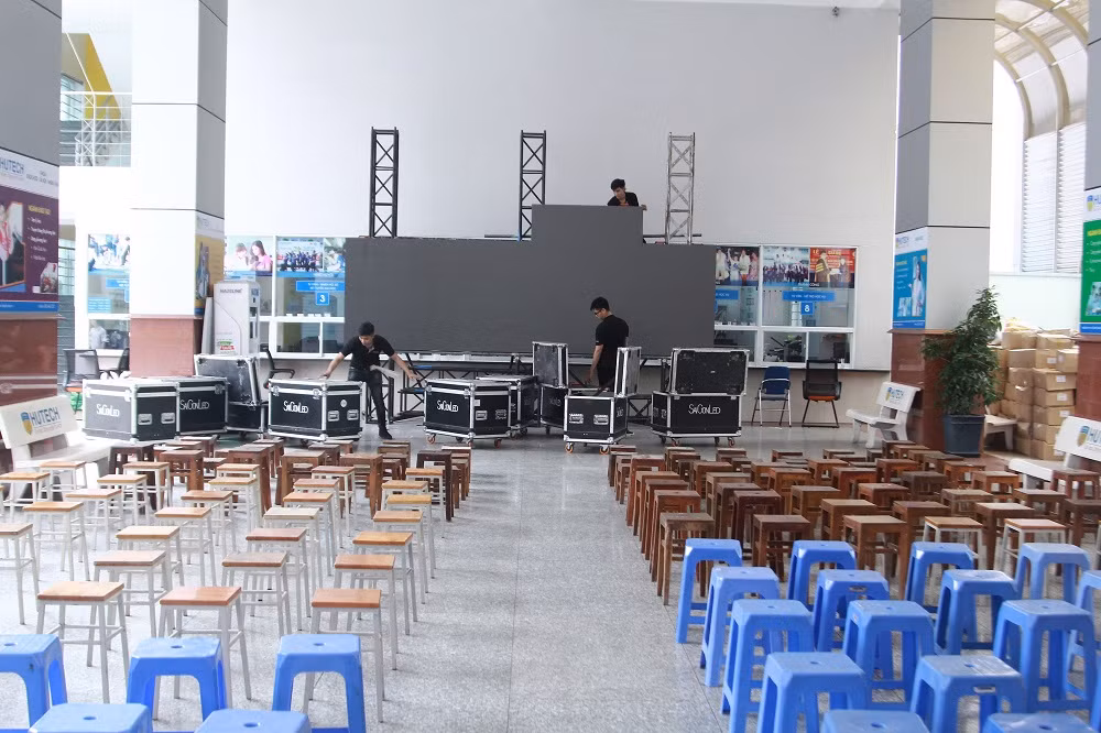 Sinh viên TPHCM háo hức trước giờ bóng lăn ảnh 3