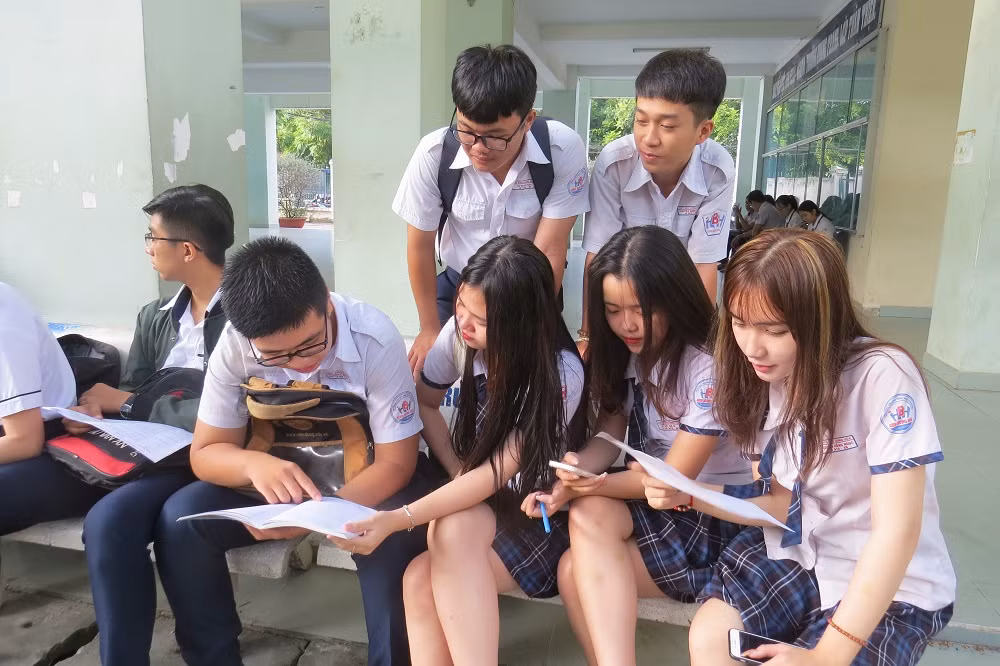 Chùm ảnh trước giờ “G” của sĩ tử thi THPT Quốc gia ảnh 1