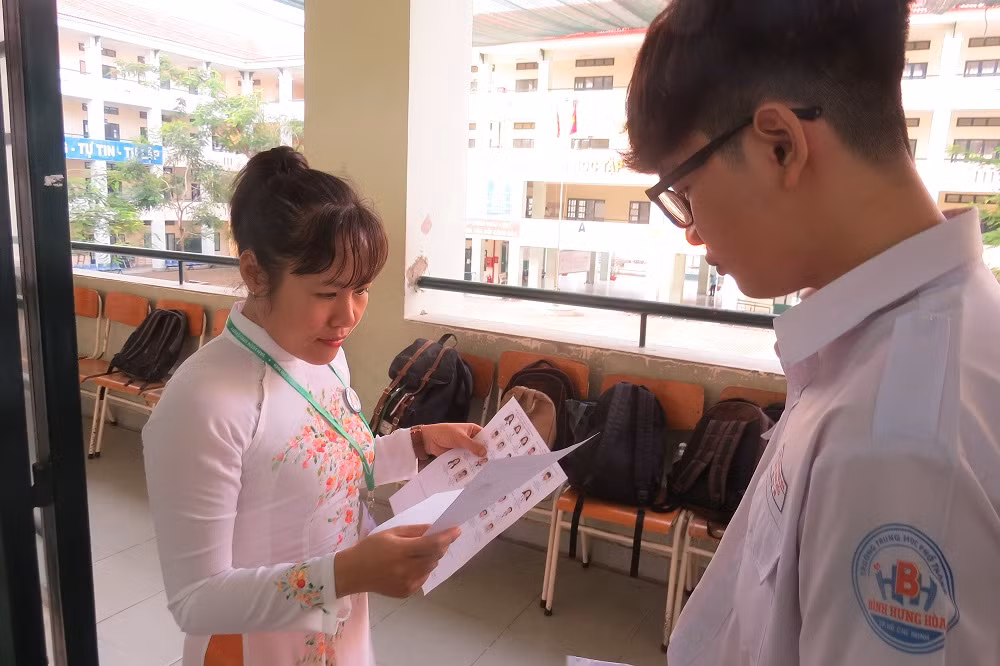 Chùm ảnh trước giờ “G” của sĩ tử thi THPT Quốc gia ảnh 3