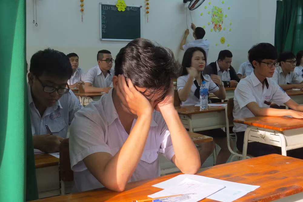 Chùm ảnh trước giờ “G” của sĩ tử thi THPT Quốc gia ảnh 7
