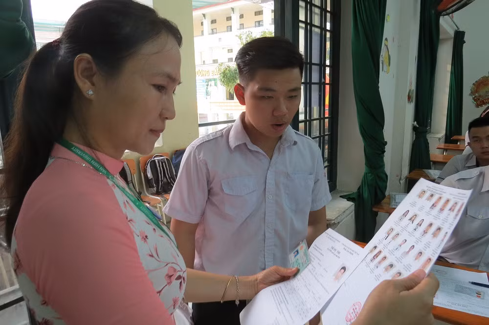 Chùm ảnh trước giờ “G” của sĩ tử thi THPT Quốc gia ảnh 4