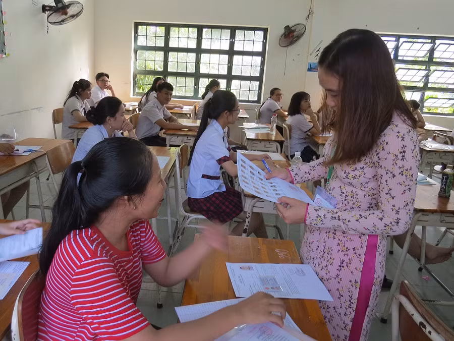 Chùm ảnh trước giờ “G” của sĩ tử thi THPT Quốc gia ảnh 5