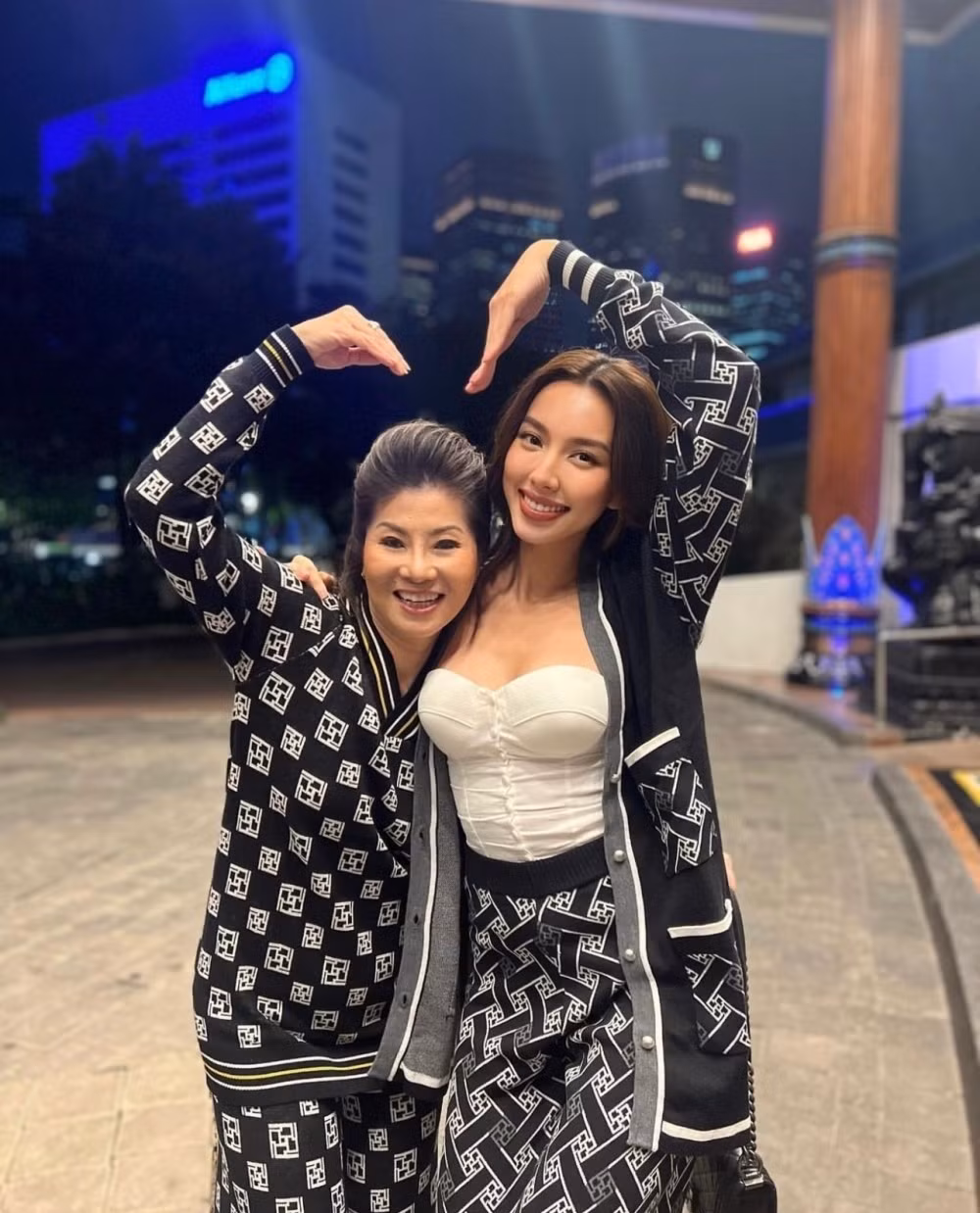 Mới đây đến lượt bà Teresa cũng "nghỉ chơi" với "con gái cưng" Thùy Tiên.